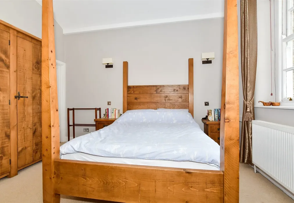 Bedroom 1 - Fennel Close, Maidstone, Kent - Wards of Kent