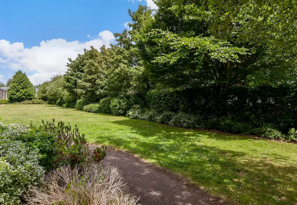 Communal Gardens - Fennel Close, Maidstone, Kent - Wards of Kent