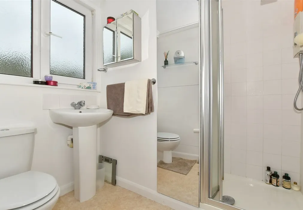 Annexe En-Suite Shower Room - The Quarries, Boughton Monchelsea, Maidstone, Kent - Wards of Kent