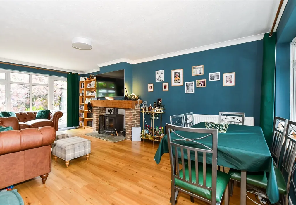 Lounge - The Quarries, Boughton Monchelsea, Maidstone, Kent - Wards of Kent