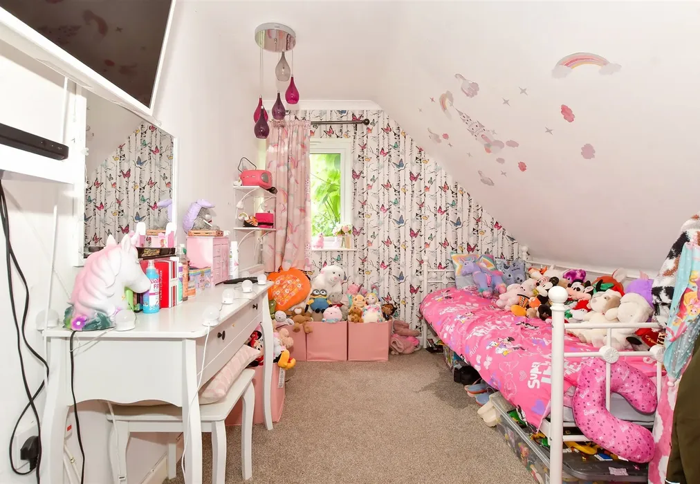 Bedroom 2 - The Quarries, Boughton Monchelsea, Maidstone, Kent - Wards of Kent