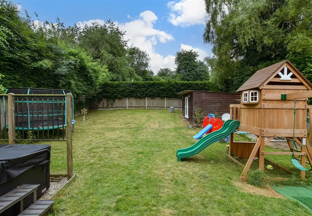 Rear Garden - The Quarries, Boughton Monchelsea, Maidstone, Kent - Wards of Kent