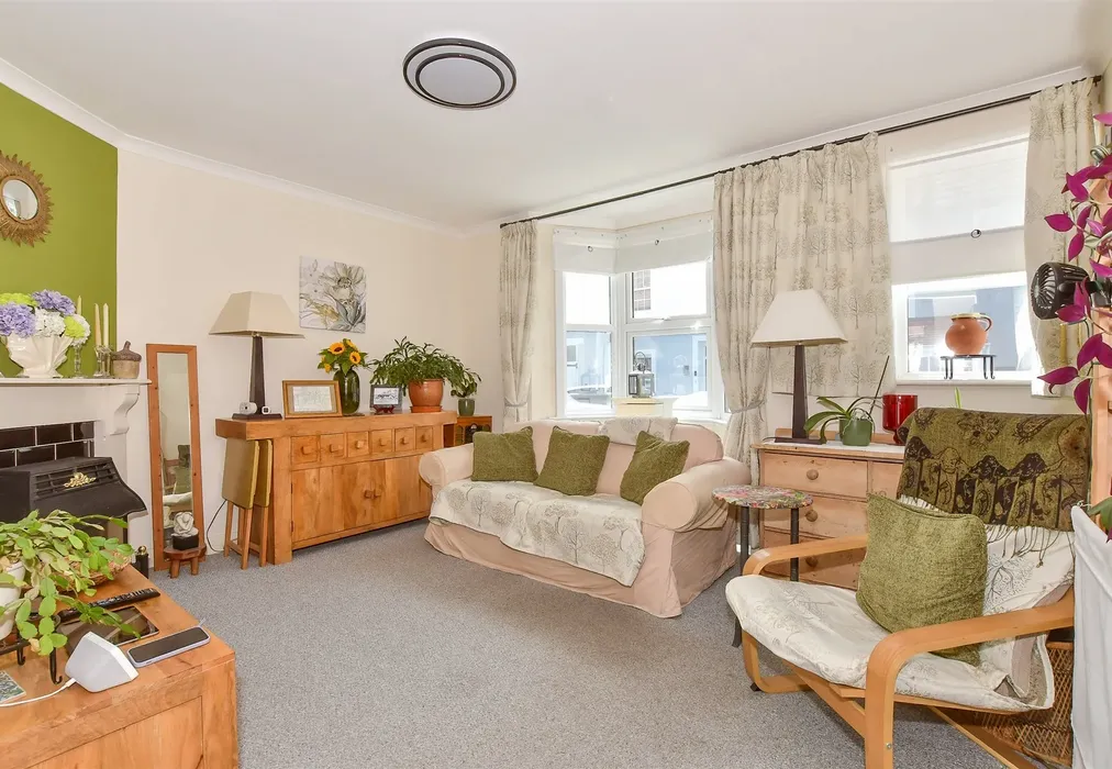 Lounge - Windmill Street, Hythe, Kent - Wards of Kent