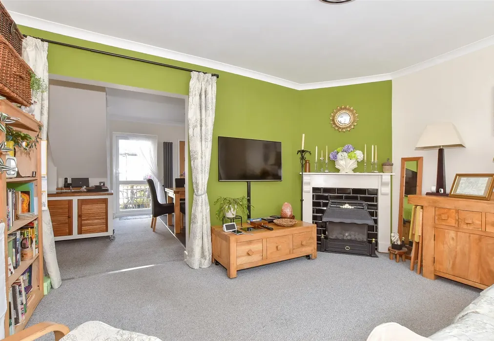 Lounge - Windmill Street, Hythe, Kent - Wards of Kent