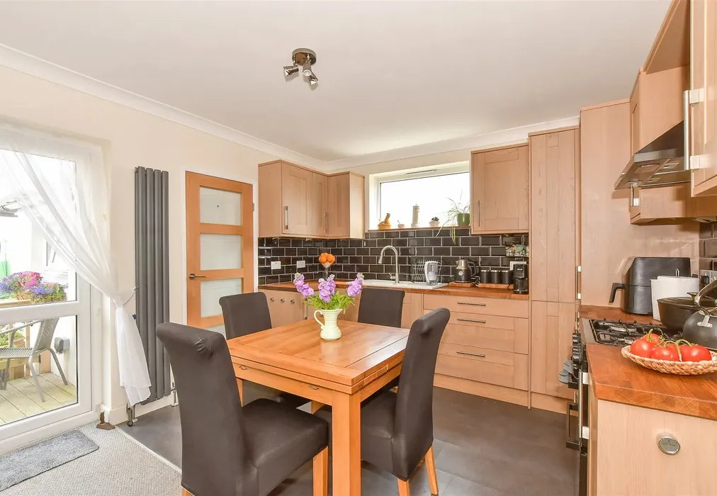 Kitchen/Diner - Windmill Street, Hythe, Kent - Wards of Kent