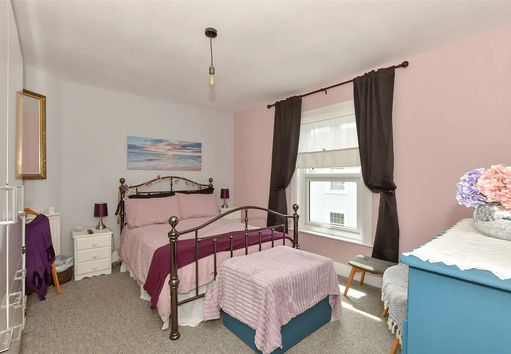 Bedroom 1 - Windmill Street, Hythe, Kent - Wards of Kent