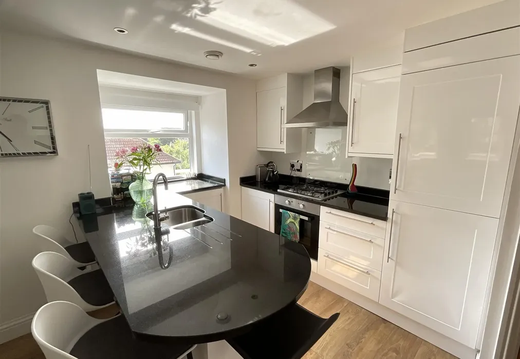 Kitchen - Twiss Road, Hythe, Kent - Wards of Kent