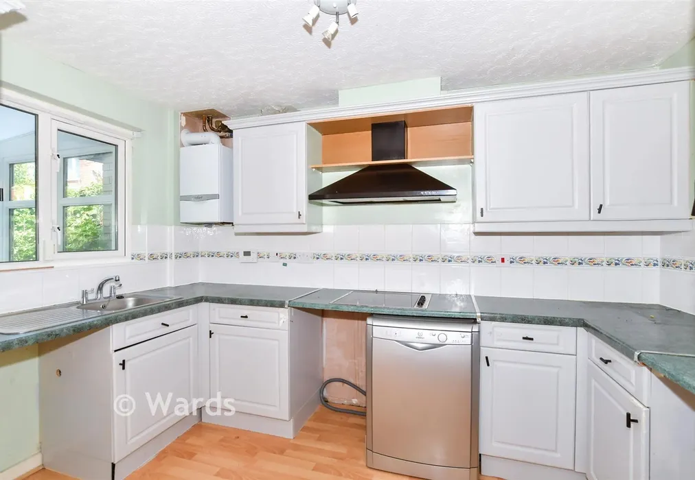 Kitchen - Howlsmere Close, Halling, Rochester, Kent - Wards of Kent