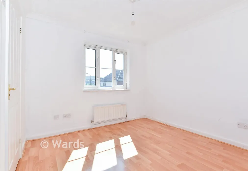 Bedroom 1 - Howlsmere Close, Halling, Rochester, Kent - Wards of Kent