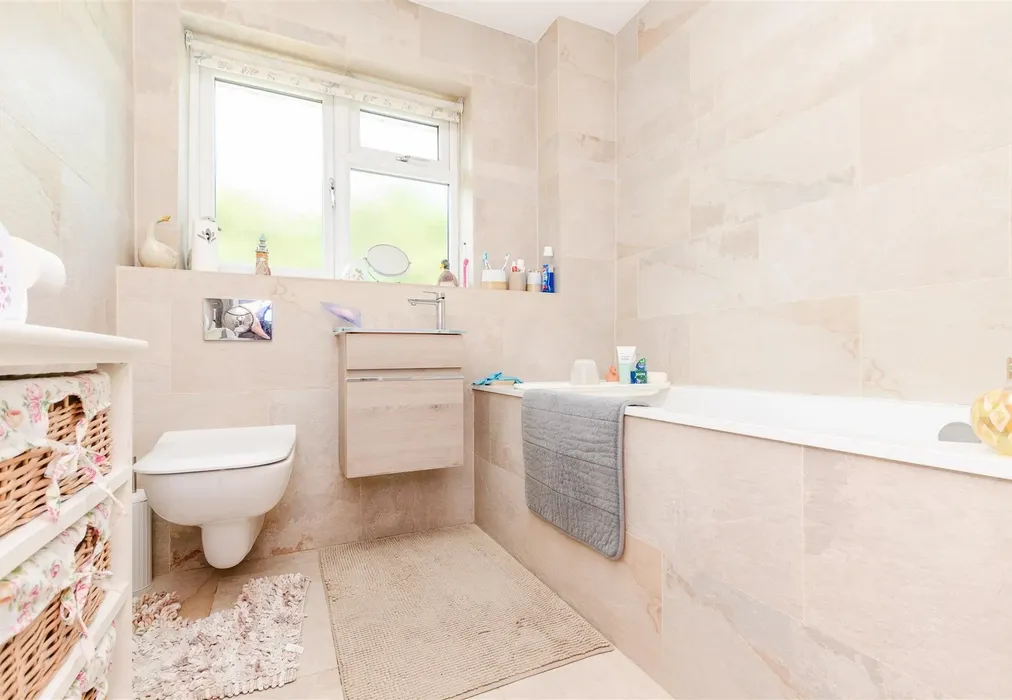 Bathroom - Bracken Lea, Chatham, Kent - Wards of Kent
