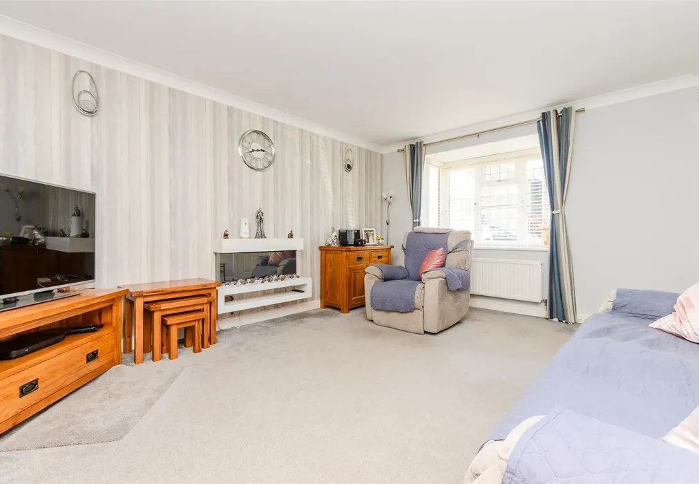 Lounge - Bracken Lea, Chatham, Kent - Wards of Kent