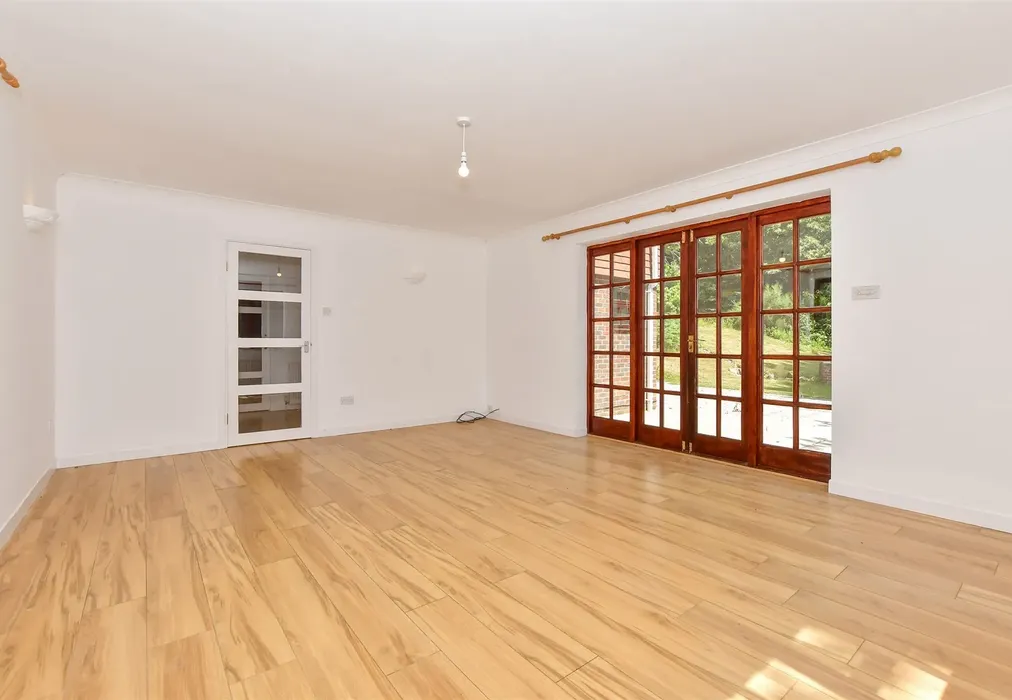 Lounge - Dunkirk Road South, Faversham, Kent - Wards of Kent