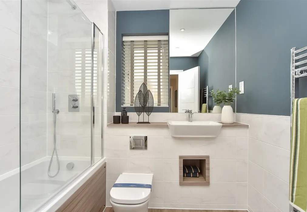Bathroom - Faversham Lakes, Faversham, Kent - Wards of Kent