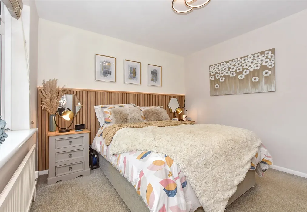 Bedroom 1 - Bowl Field, Hastingleigh, Ashford, Kent - Wards of Kent