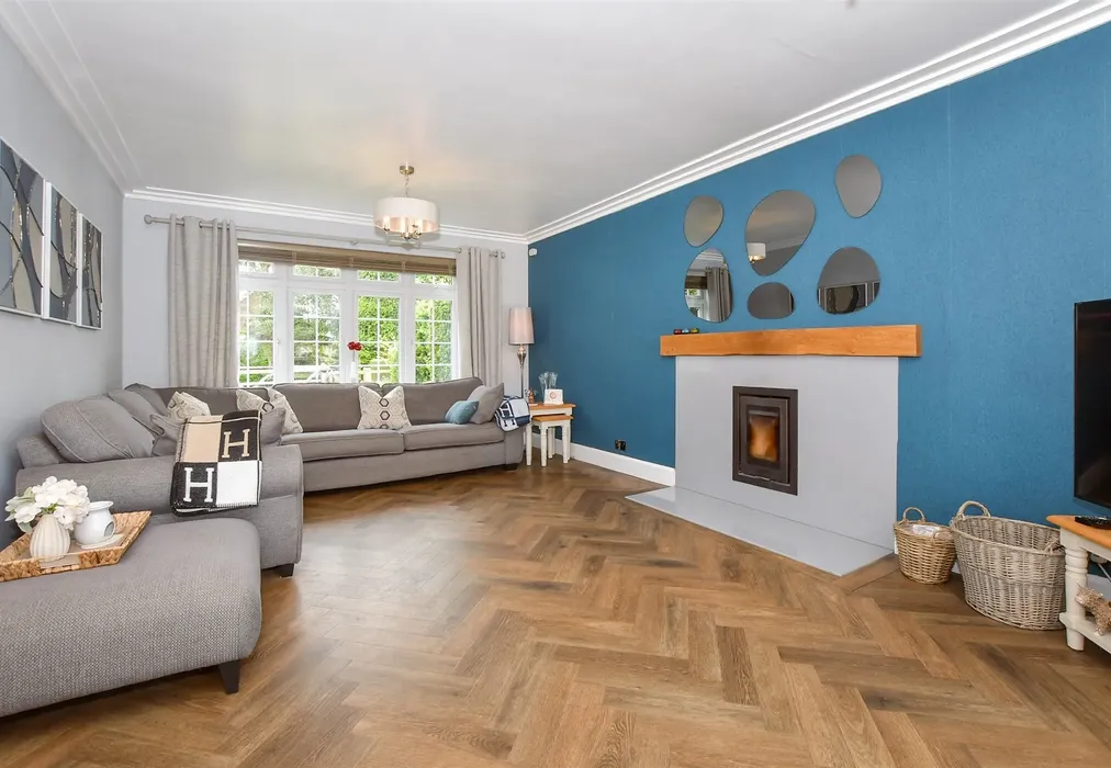 Lounge - Bowl Field, Hastingleigh, Ashford, Kent - Wards of Kent