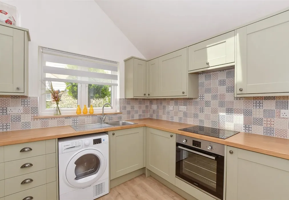 Room 1 - Bowl Field, Hastingleigh, Ashford, Kent - Wards of Kent