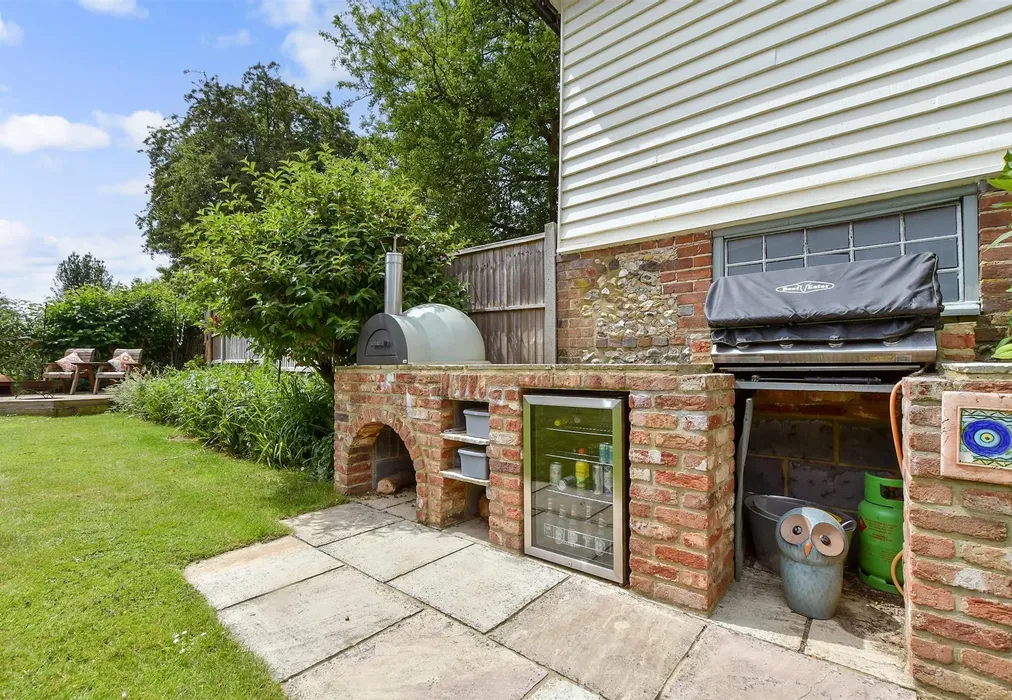 External Feature - Bowl Field, Hastingleigh, Ashford, Kent - Wards of Kent