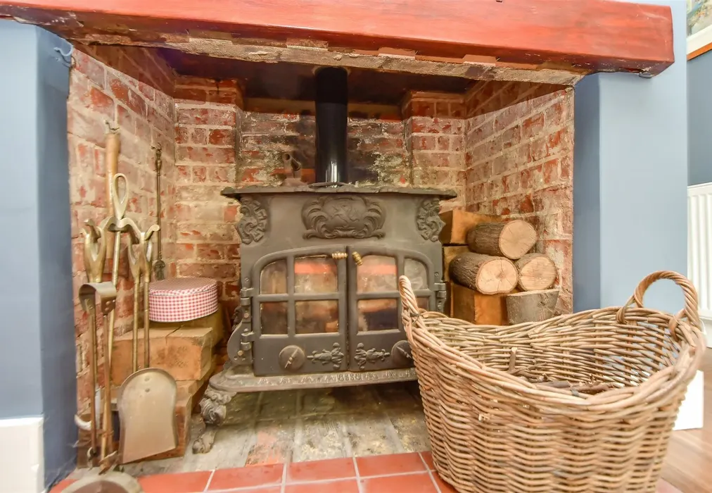 Internal Feature - Prospect Row, Gillingham, Kent - Wards of Kent