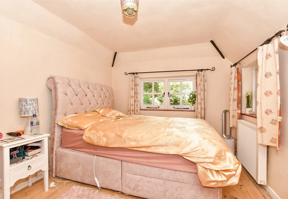 Bedroom 1 - Newchurch, Romney Marsh, Kent - Wards of Kent
