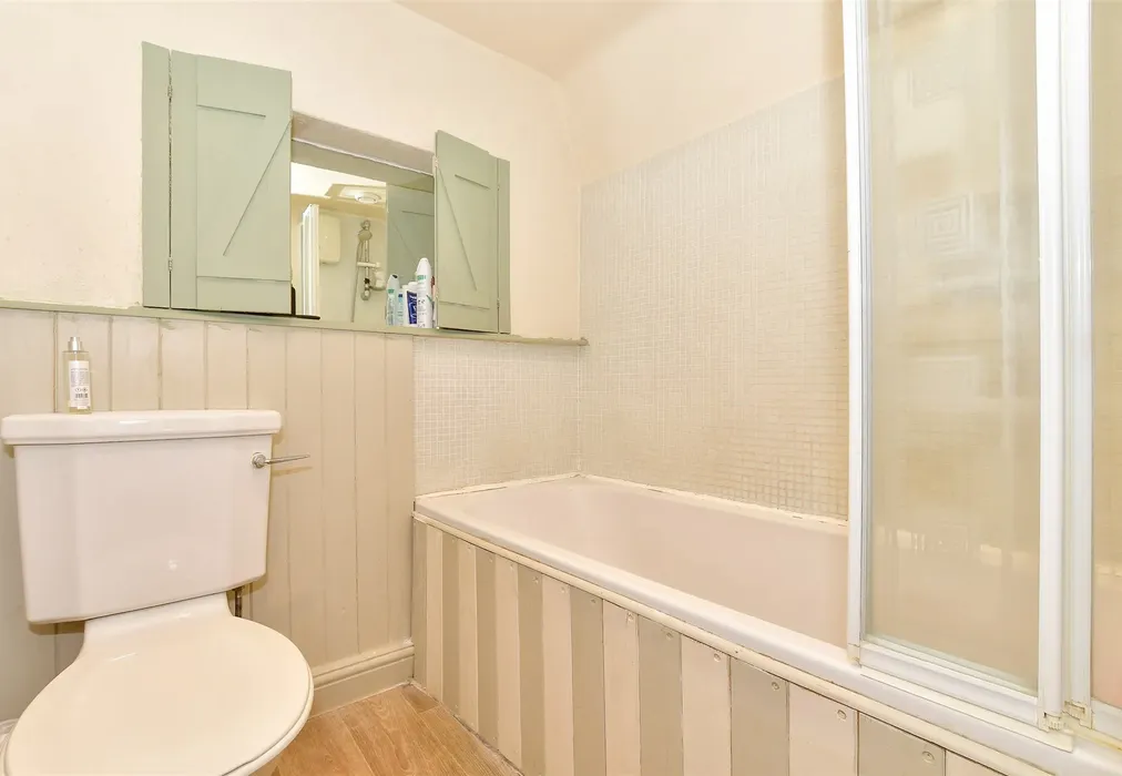 Bathroom - Newchurch, Romney Marsh, Kent - Wards of Kent