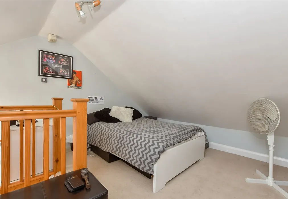 Bedroom 2 - Shernolds, Maidstone, Kent - Wards of Kent