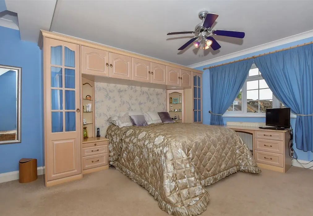 Bedroom 1 - Shernolds, Maidstone, Kent - Wards of Kent