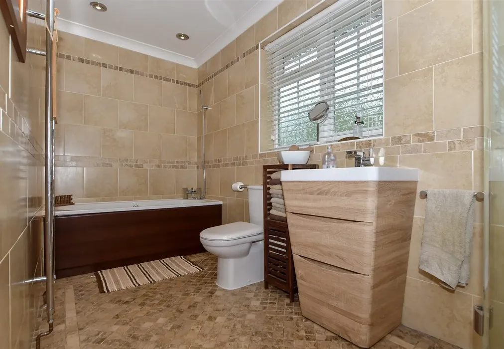 En-Suite Bathroom - Shernolds, Maidstone, Kent - Wards of Kent