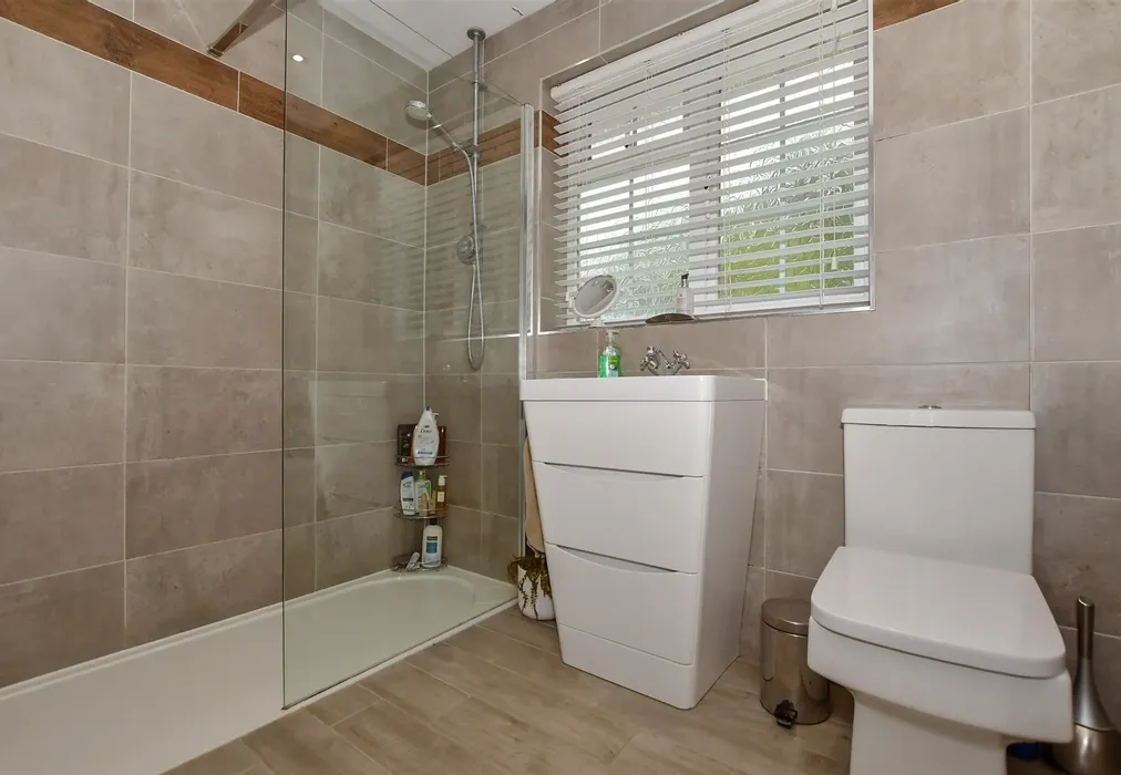Shower Room - Shernolds, Maidstone, Kent - Wards of Kent