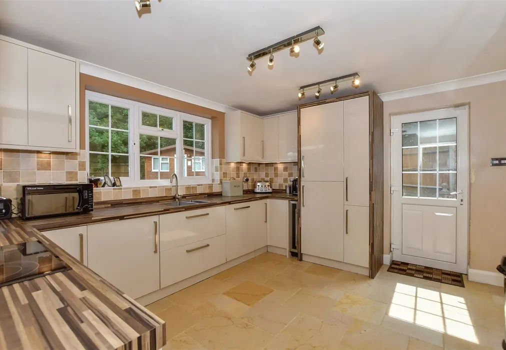 Kitchen - Shernolds, Maidstone, Kent - Wards of Kent