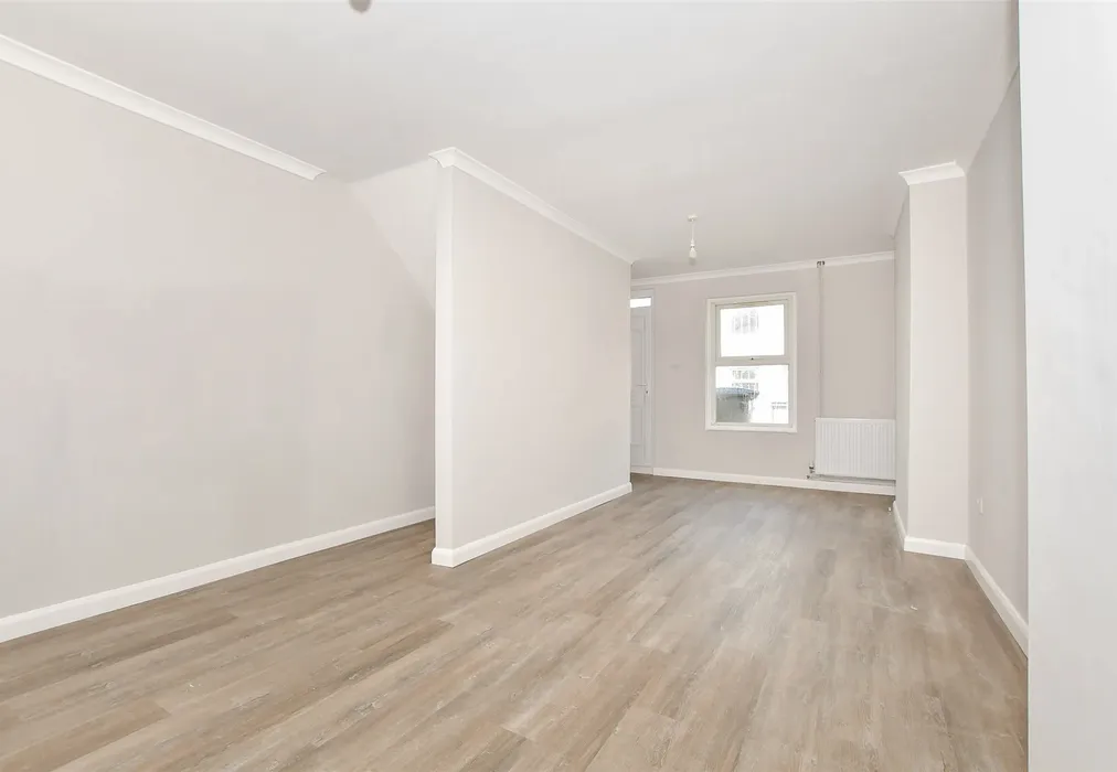 Lounge/Diner - Clarendon Place, Dover, Kent - Wards of Kent