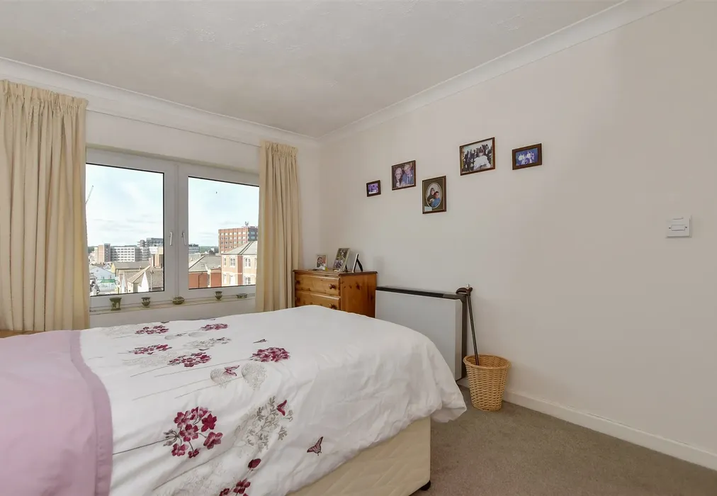 Bedroom 1 - Queen Anne Road, Maidstone, Kent - Wards of Kent