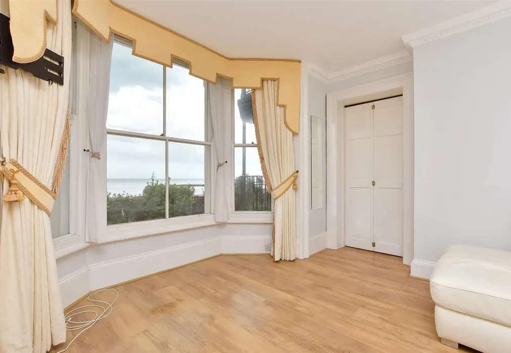 Lounge/Kitchen - The Parade, Broadstairs, Kent - Wards of Kent