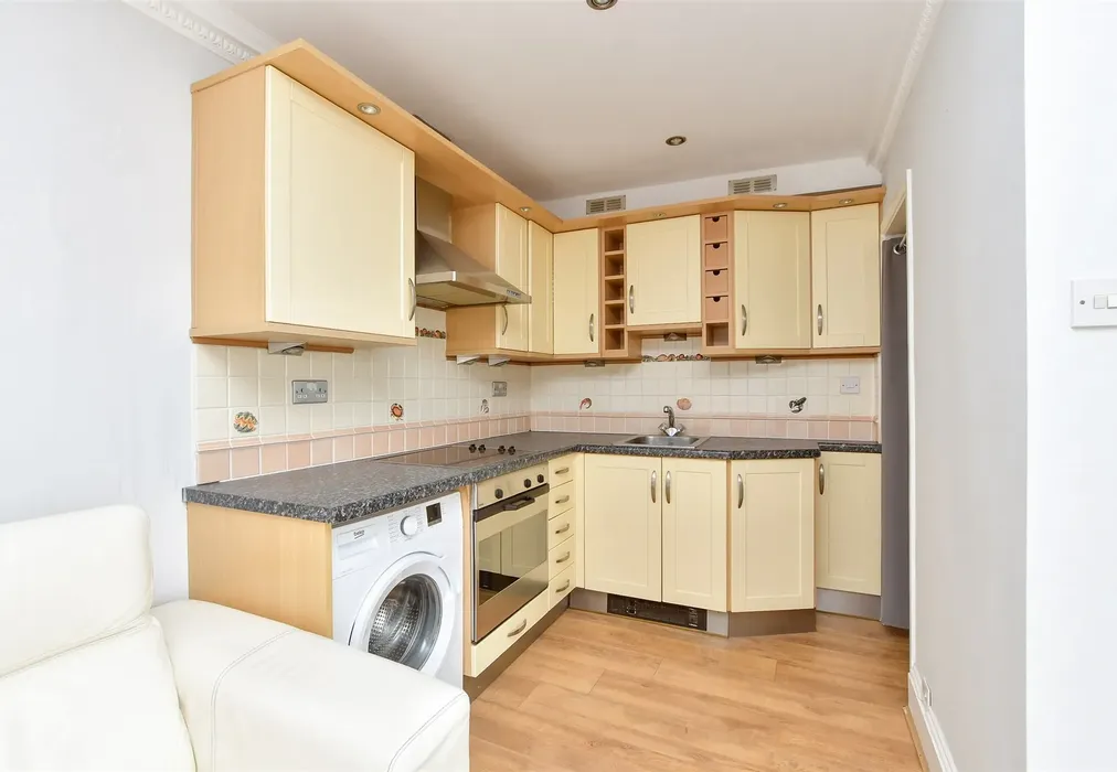 Lounge/Kitchen - The Parade, Broadstairs, Kent - Wards of Kent