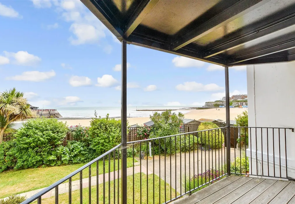 Balcony / Terrace - The Parade, Broadstairs, Kent - Wards of Kent