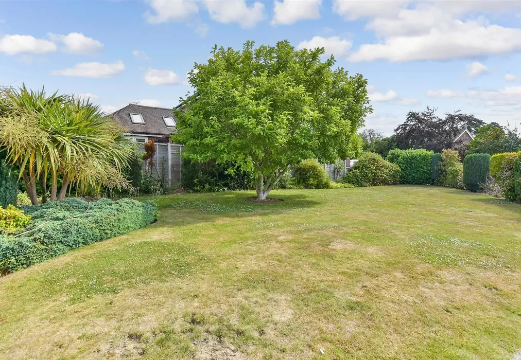 Garden - Nursery Avenue, Bearsted, Maidstone, Kent - Wards of Kent