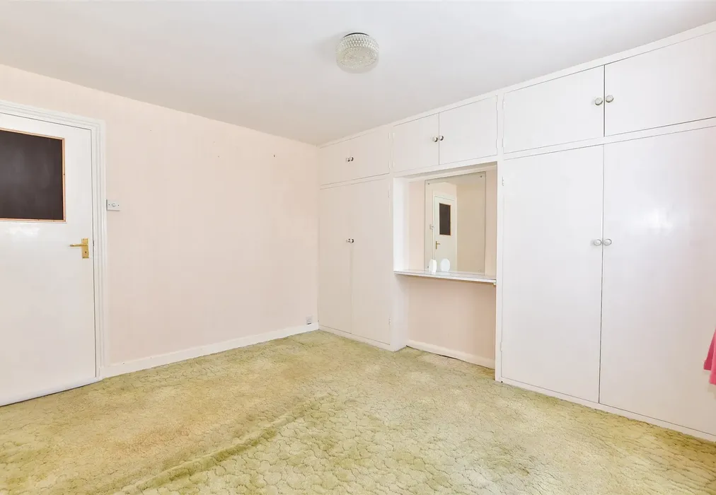 Bedroom 1 - River Road, Arundel, West Sussex - Wards of Kent