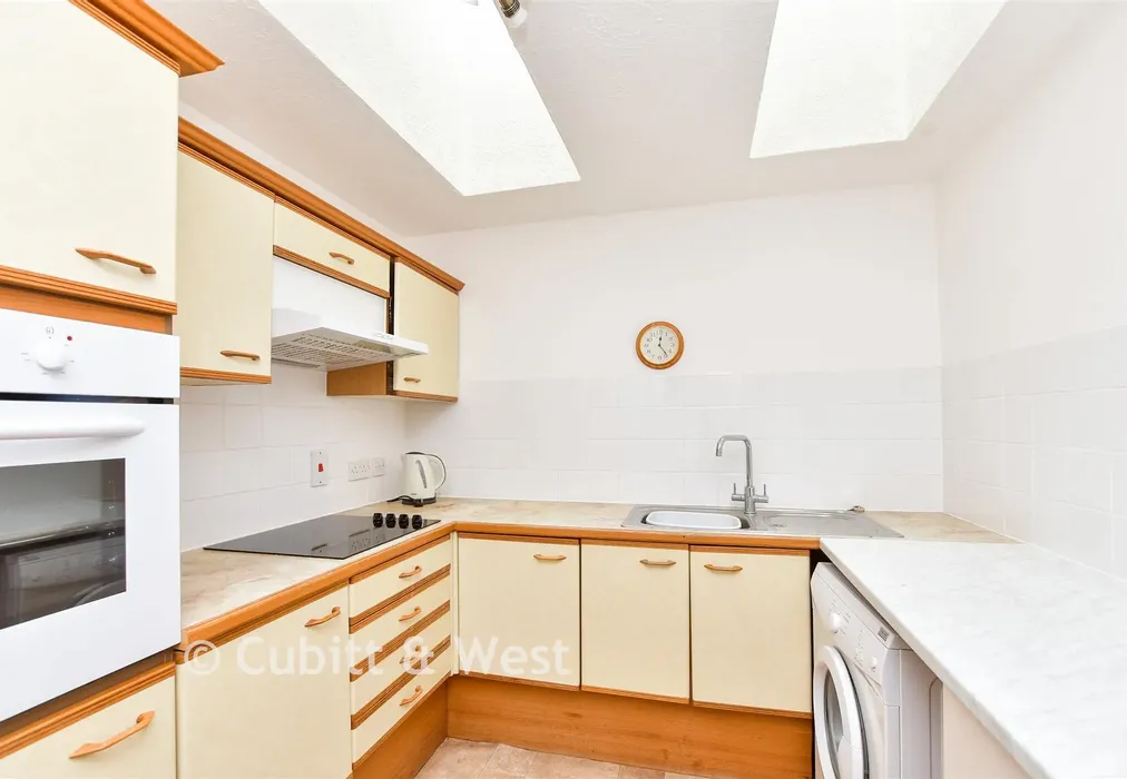 Kitchen - Brickyard Lane, Crawley Down, West Sussex - Wards of Kent