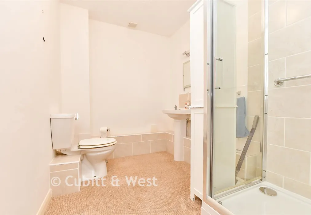 Bathroom - Brickyard Lane, Crawley Down, West Sussex - Wards of Kent