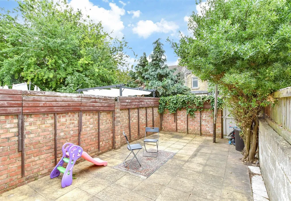 Rear Garden - Catherine Street, Rochester, Kent - Wards of Kent