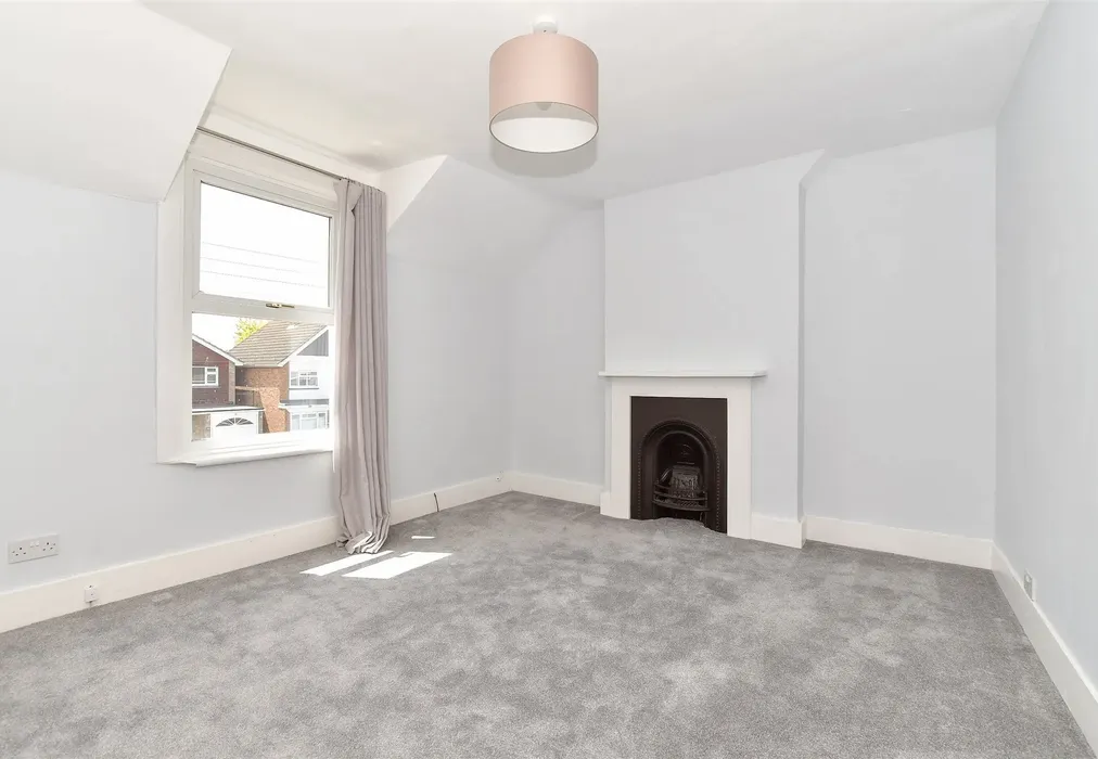 Bedroom 1 - Blenheim Road, Littlestone, Kent - Wards of Kent
