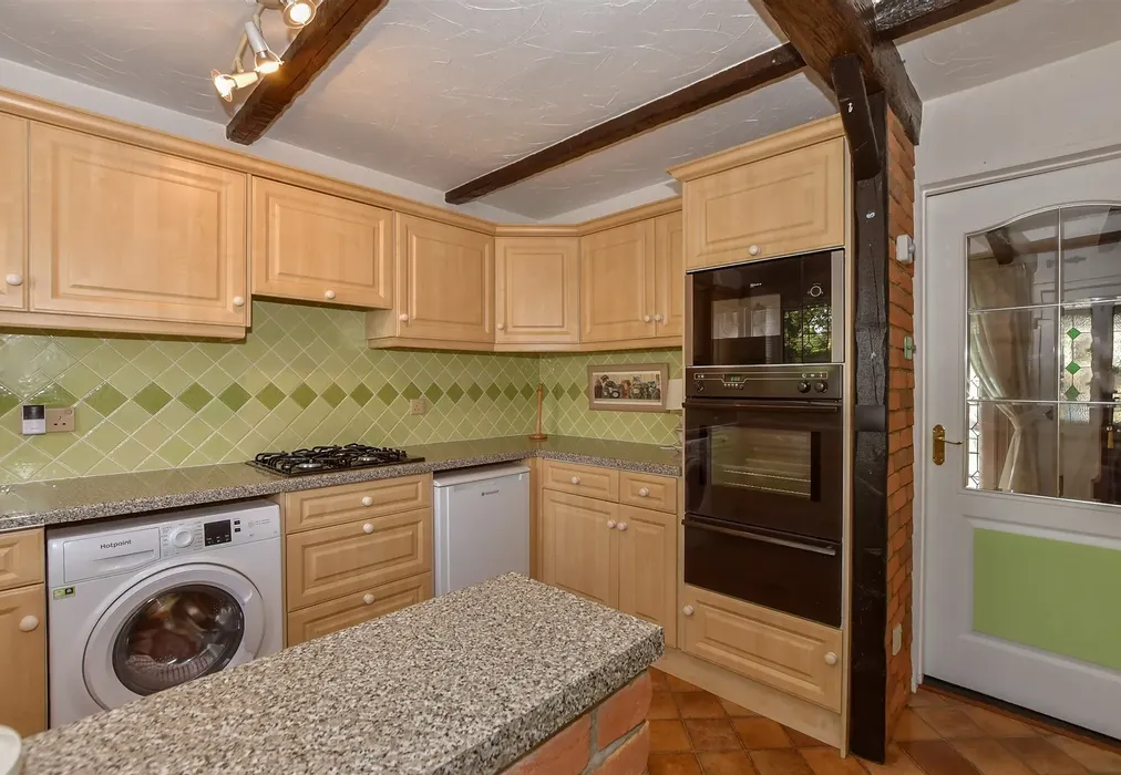 Kitchen - Threshers Drive, Weavering, Maidstone, Kent - Wards of Kent