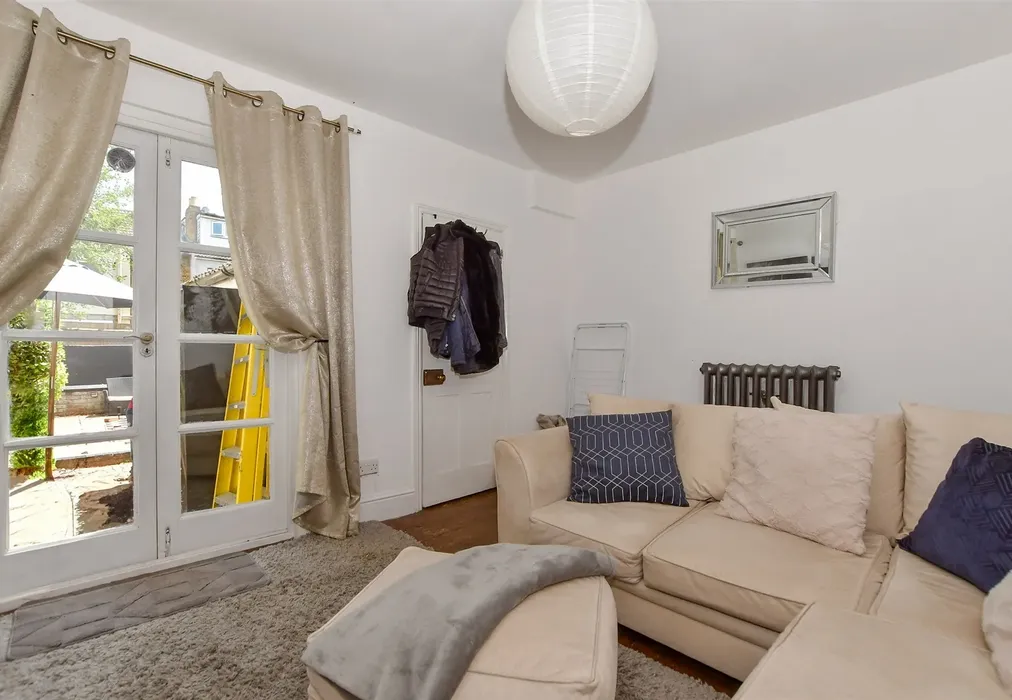Lounge - Melville Road, Maidstone, Kent - Wards of Kent