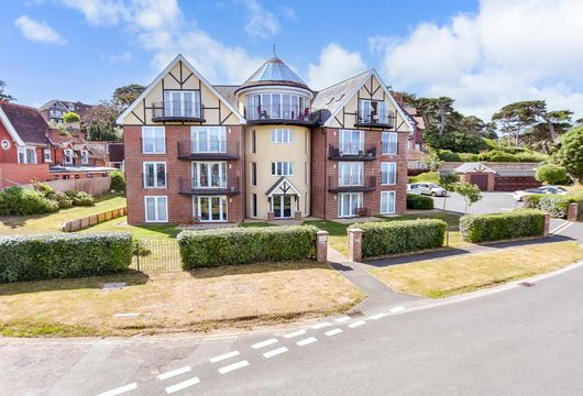 Cliff Road, Totland Bay, Isle of Wight - Wards of Kent