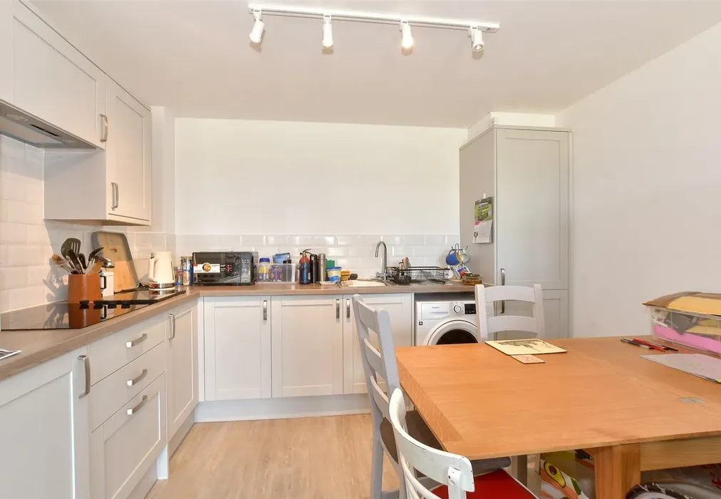 Kitchen/ Living Room - Colwell Road, Freshwater, Isle of Wight - Wards of Kent