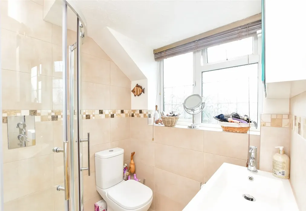 Bathroom - Grasslands, Smallfield, Surrey - Wards of Kent