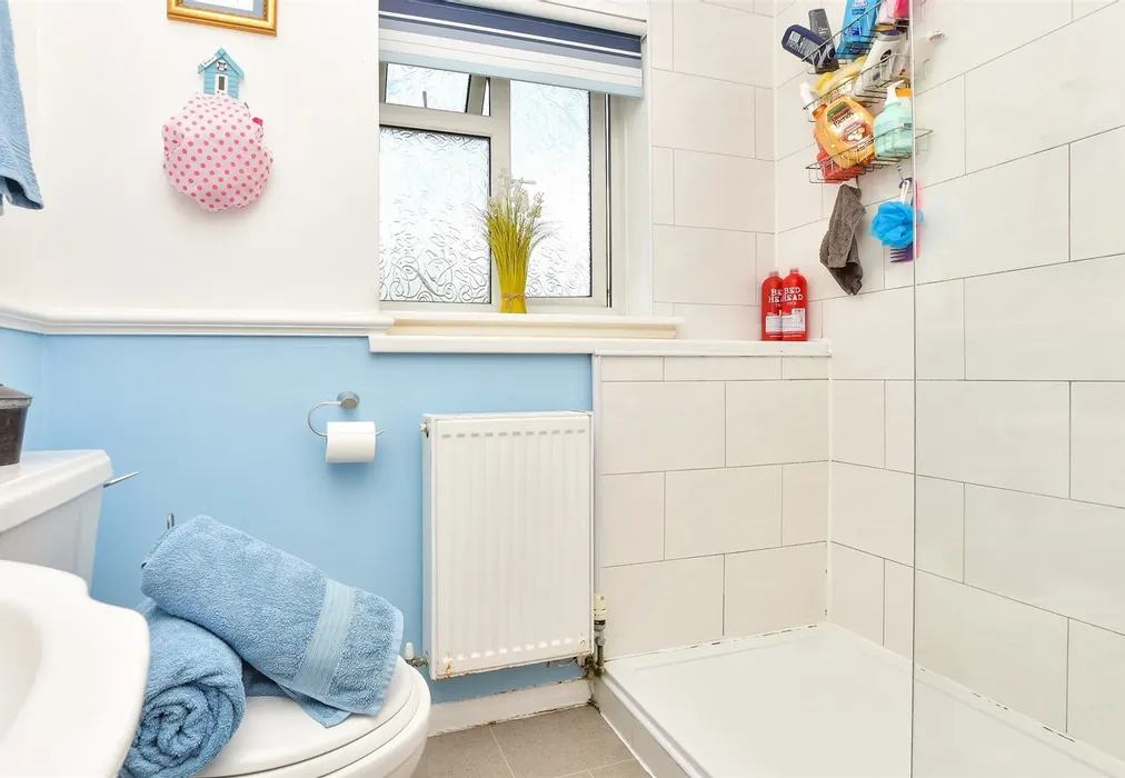 Bathroom - Grasslands, Smallfield, Surrey - Wards of Kent