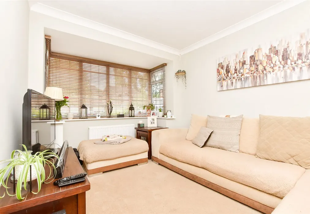 Lounge - Grasslands, Smallfield, Surrey - Wards of Kent
