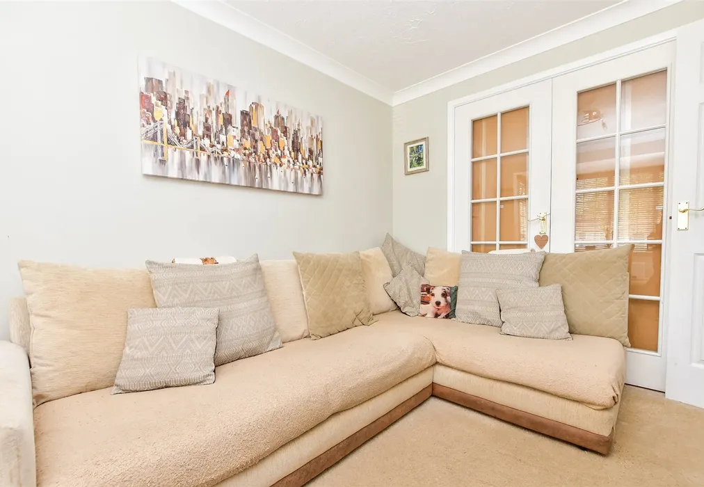 Lounge - Grasslands, Smallfield, Surrey - Wards of Kent