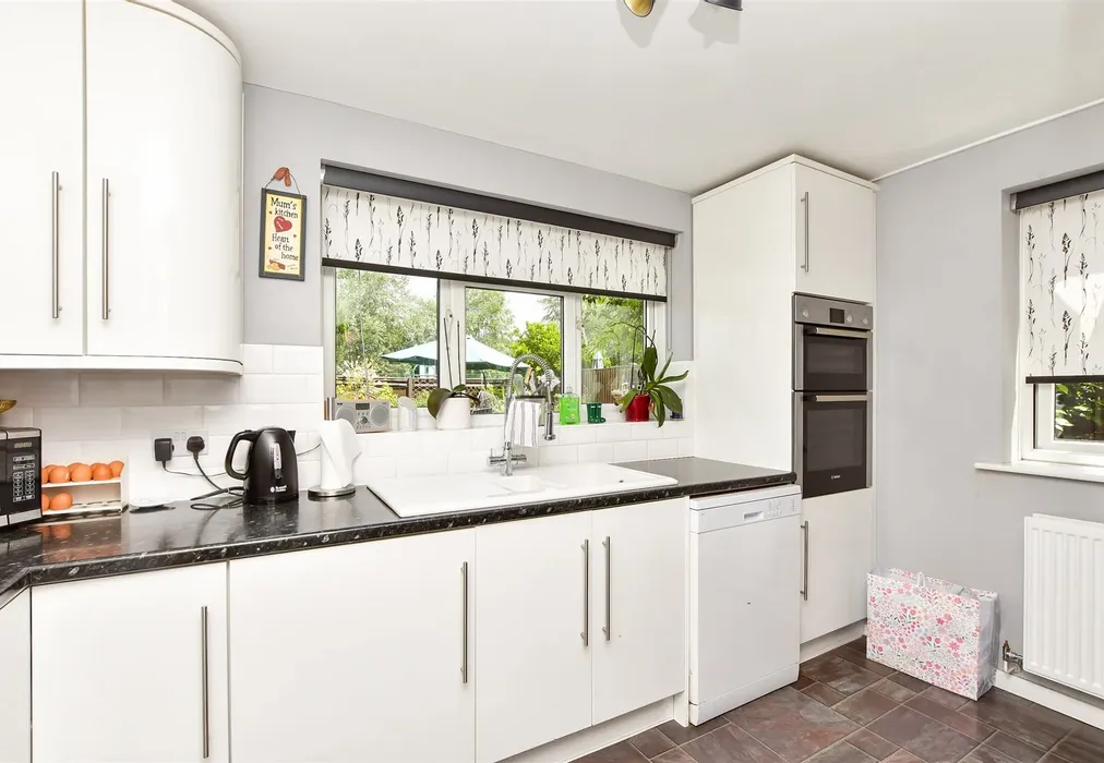 Kitchen - Grasslands, Smallfield, Surrey - Wards of Kent