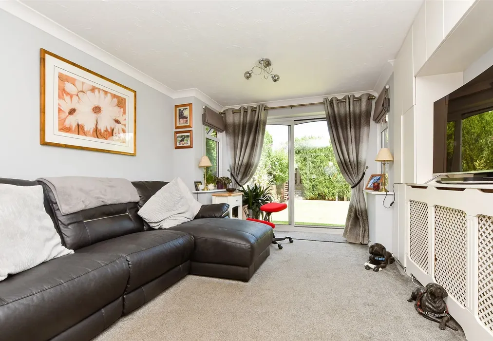 Lounge - Grasslands, Smallfield, Surrey - Wards of Kent